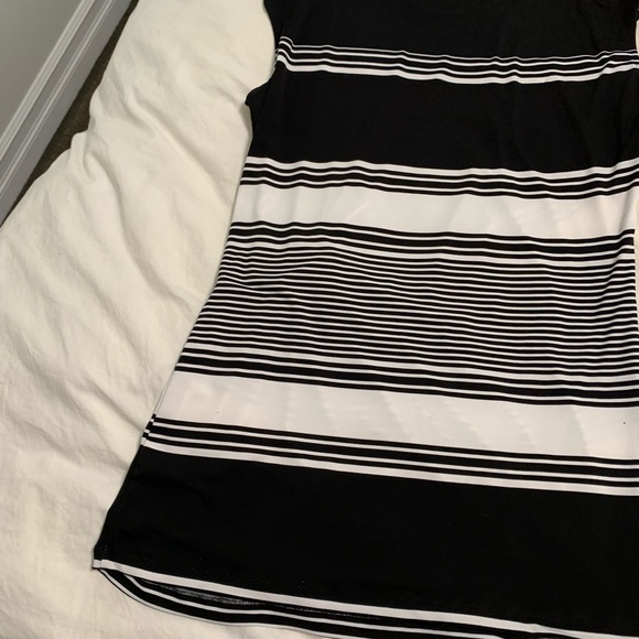 Silver buckle cinches at waist. Sleeveless black & White striped tunic in medium - Picture 6 of 8